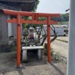 静かな漁港の弁財天様
